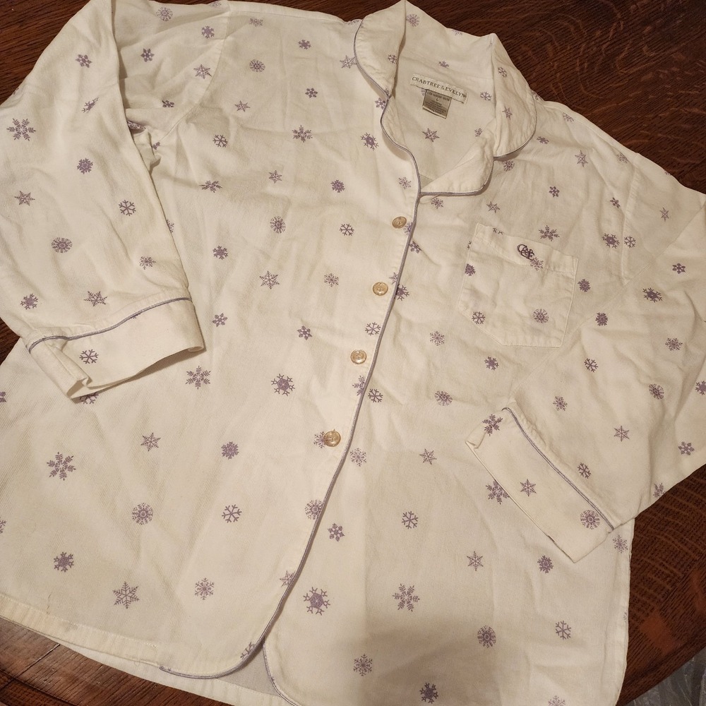 Crabtree & Evelyn Everyday Luxury Wmns L Pajama Top Snowflakes LS Button Up‎